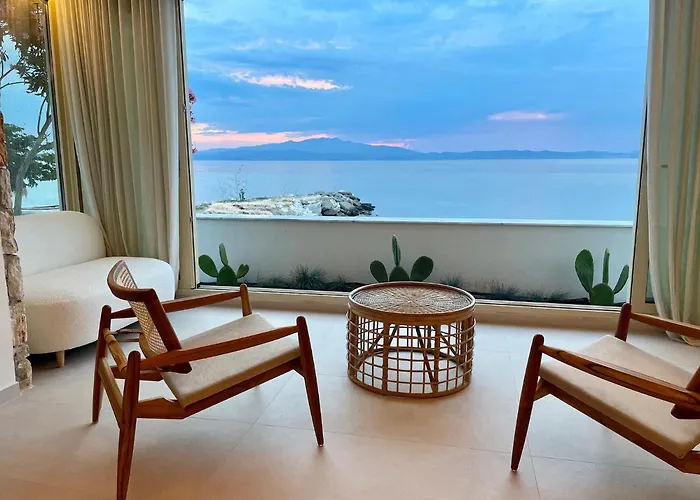 Byblos Aqua-the Sea Front Luxury *